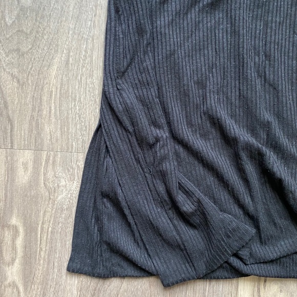 Black Skirt and Top Set - Picture 2 of 3